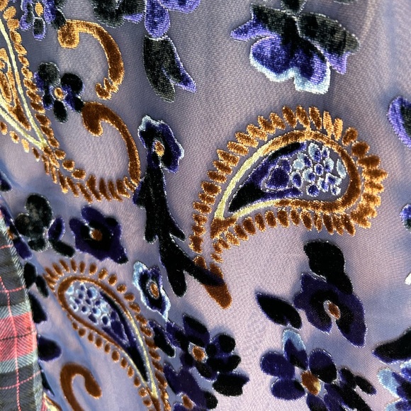 Flannel & Burn out velvet soft surroundings, top L petite longer in back - Picture 4 of 6